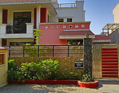Cozy Retreat I Free Breakfast | Near Centrum Hotel