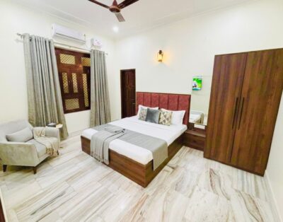 Room with shared washroom